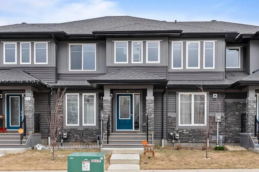 Cozy Home - 9Mins To Wem -Foosball -Vintage Arcade - Air Conditioning Edmonton 0*,  Canada