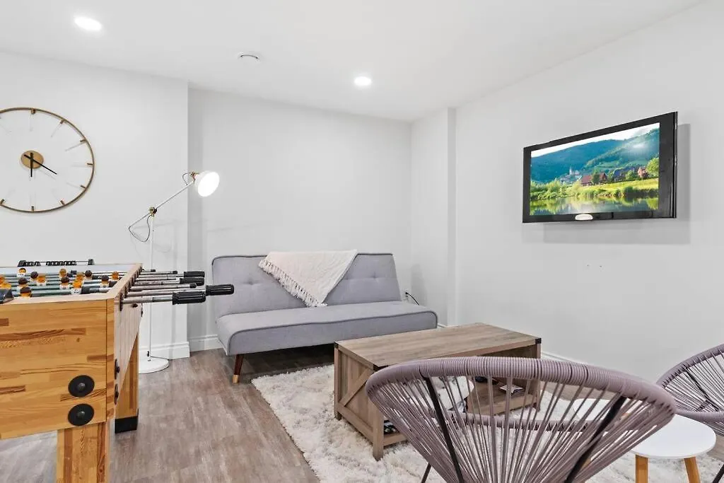 Cozy Home - 9Mins To Wem -Foosball -Vintage Arcade - Air Conditioning Edmonton 0*,