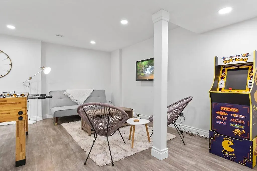 Holiday home Cozy Home - 9Mins To Wem -Foosball -Vintage Arcade - Air Conditioning Edmonton