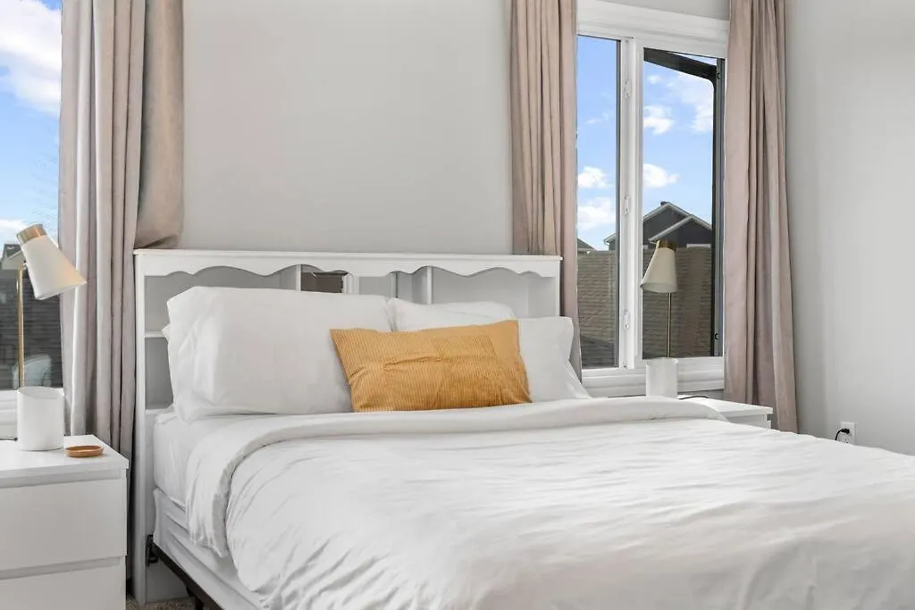 Cozy Home - 9Mins To Wem -Foosball -Vintage Arcade - Air Conditioning Edmonton