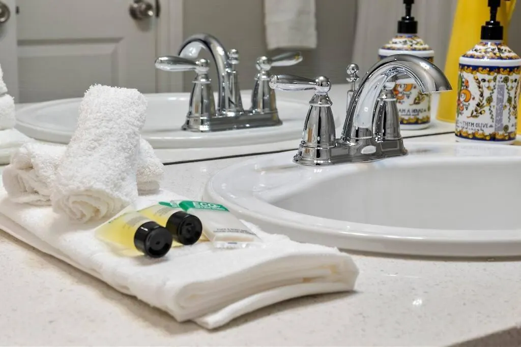 Holiday home Cozy Home - 9Mins To Wem -Foosball -Vintage Arcade - Air Conditioning Edmonton